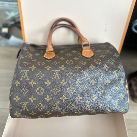 ❌SOLD❌Louis Vuitton Speedy 30 Monogram - Picture 3 of 13